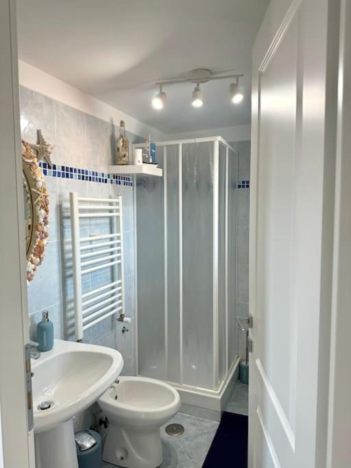 Casa Vacanza Elislor Apartments 菲乌米奇诺 外观 照片